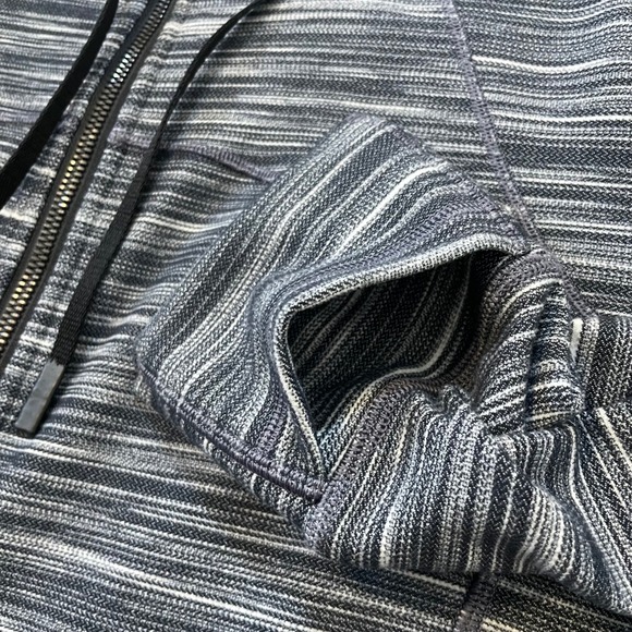 Lululemon Athletica Women's Grey Striped Full Zip Jacket Thumbholes Athleisure M - Picture 8 of 10